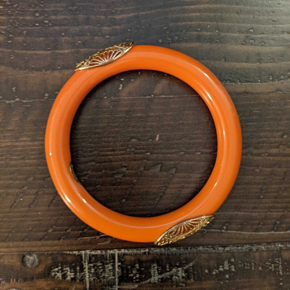 Vintage Deréon by Beyoncé Orange Bangle Bracelet Gold Tone Logo Y2K Accessory